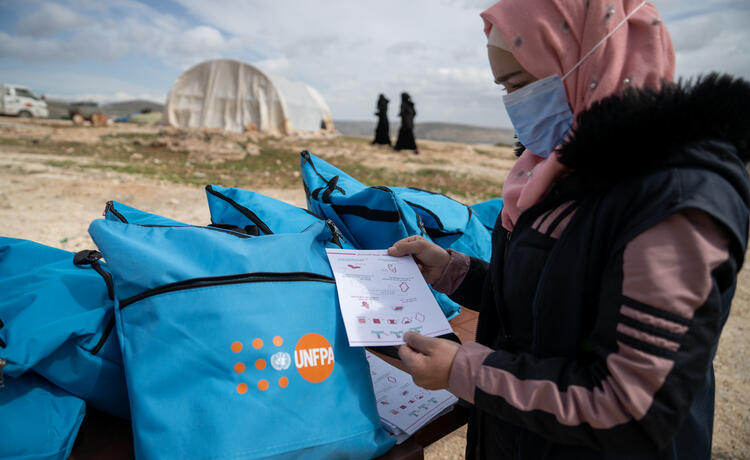 In the Sheikh Bahr camp in the countryside of Idlib,Syria, UNFPA and partners distribute dignity kits including hygiene products for menstruation, soap, detergent and warm clothes.