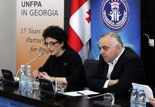 UNFPA Assistant Representative Lela Bakradze and Minister of Sport and Youth Levan Kipiani.