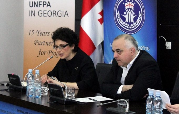 UNFPA Assistant Representative Lela Bakradze and Minister of Sport and Youth Levan Kipiani.