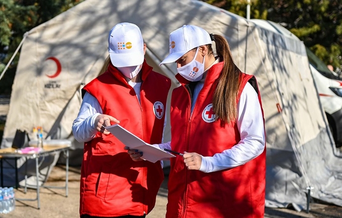 Red Cross volunteers discuss logistics at the mobile gynaecological clinic in Sveti Nikole municipality, North Macedonia