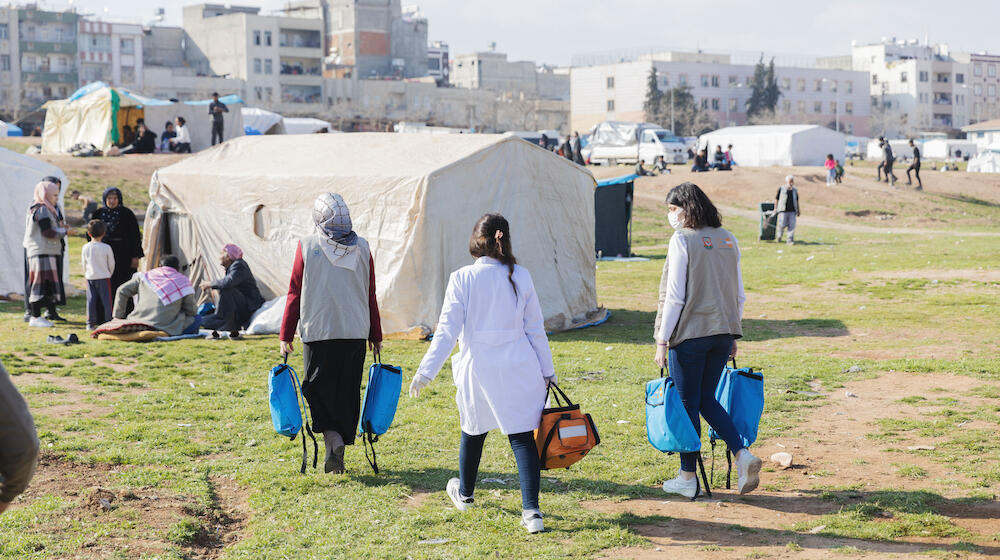 UNFPA delivers dignity kits and basic health service support to people living in a temporary camp in Şanlıurfa, Türkiye.